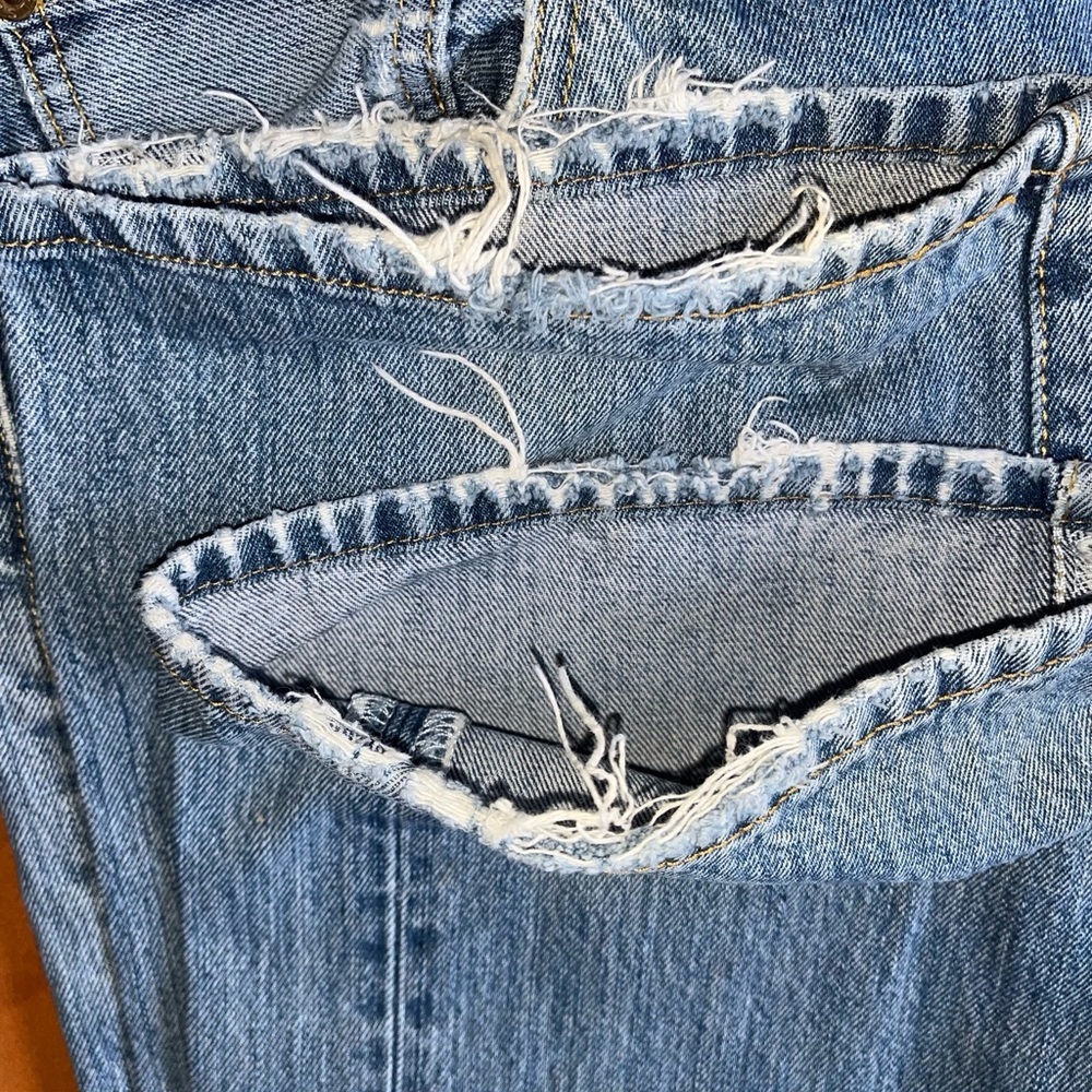 Levi’s 501 Jeans Light Wash Denim Size 36x29 Worn In Distressed 100% Cotton - Picture 5 of 5